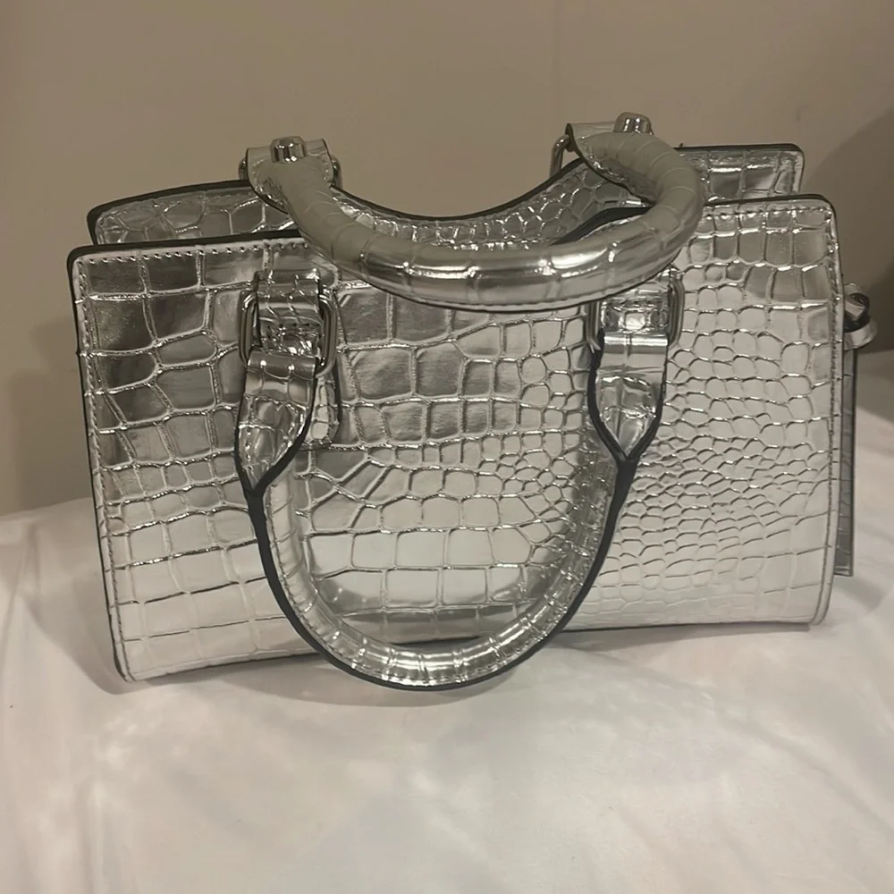 Silver Purse - Picture 3 of 3